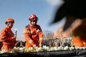 CHINA-GANSU-JISHISHAN-EARTHQUAKE VICTIMS-COMMEMORATION (CN)