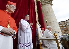 Pope Francis Delivers Christmas Urbi et Orbi Message - Vatican