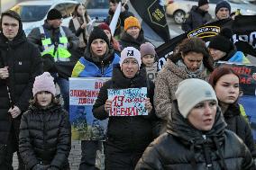 Families of Ukrainian POWs protest in Odesa