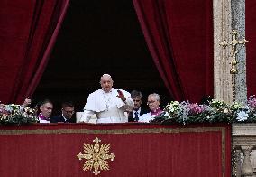 Pope Francis Delivers Christmas Urbi et Orbi Message - Vatican