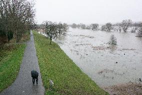 Flood Continues In Bonn