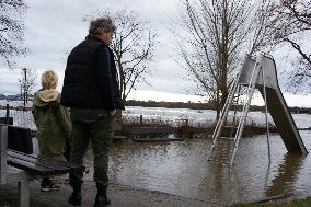 Flood Continues In Bonn