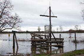 Flood Continues In Bonn