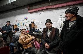 Defenders of Huliaipole sing carols for local residents