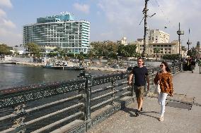 Daily Life On Qasr Al Nile Bridge