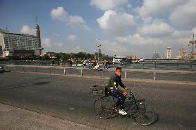 Daily Life On Qasr Al Nile Bridge