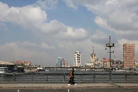 Daily Life On Qasr Al Nile Bridge