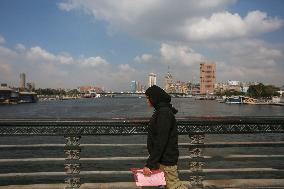 Daily Life On Qasr Al Nile Bridge