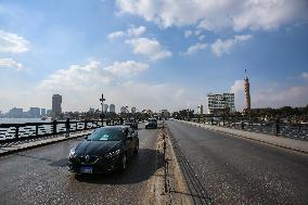 Daily Life On Qasr Al Nile Bridge