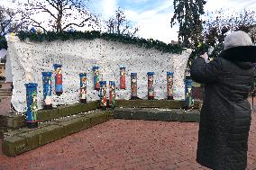 Military-inspired nativity scene in Kolomyia