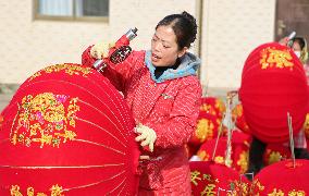 A Lantern Workshop in Hai'an