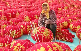 A Lantern Workshop in Hai'an