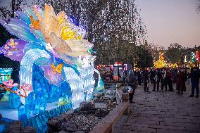 Tourists Enjoy Lanterns in Nanjing