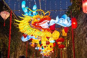 Tourists Enjoy Lanterns in Nanjing