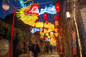 Tourists Enjoy Lanterns in Nanjing