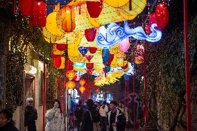 Tourists Enjoy Lanterns in Nanjing