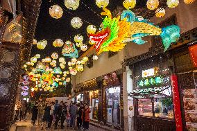 Tourists Enjoy Lanterns in Nanjing