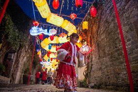 Tourists Enjoy Lanterns in Nanjing