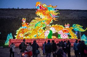 Tourists Enjoy Lanterns in Nanjing