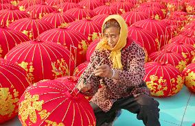 A Lantern Workshop in Hai'an