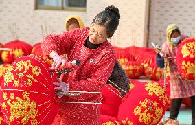 A Lantern Workshop in Hai'an