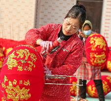 A Lantern Workshop in Hai'an