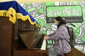 Sharing Piano in Subway Station in Guiyang