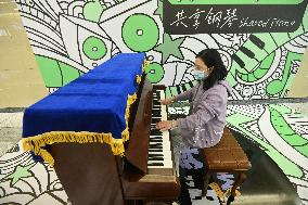 Sharing Piano in Subway Station in Guiyang