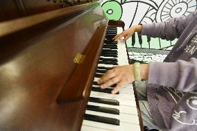 Sharing Piano in Subway Station in Guiyang