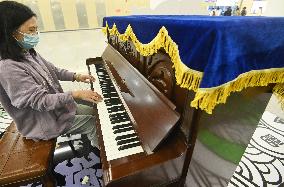 Sharing Piano in Subway Station in Guiyang