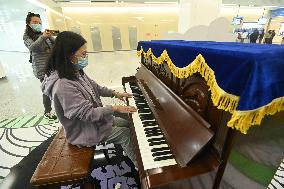 Sharing Piano in Subway Station in Guiyang