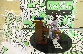 Sharing Piano in Subway Station in Guiyang