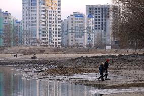 Water level in Dnipro River in Cherkasy