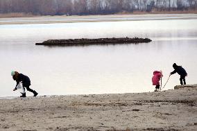 Water level in Dnipro River in Cherkasy