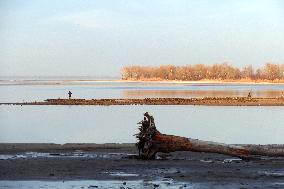 Water level in Dnipro River in Cherkasy