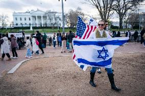 Israeli flags displayed in front of the WHite House