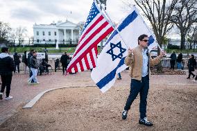 Israeli flags displayed in front of the WHite House