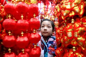 People Shop 2024 New Year Decorations in Lianyungang