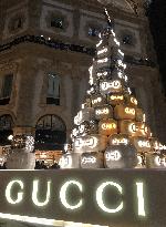 Climate activists targeted Gucci Christmas tree - Milan