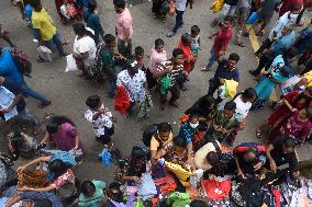 New Year Shopping Crowd In Colombo
