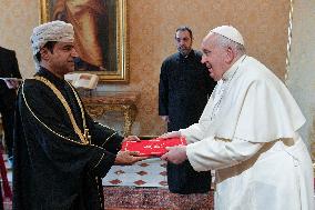 Pope receives the credential of Oman's new ambassador - Vatican
