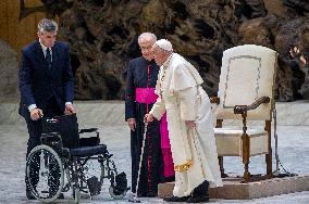 Pope Francis in audience with official student Catholic choral organization