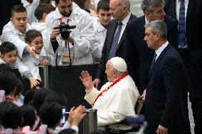 Pope Francis in audience with official student Catholic choral organization