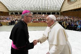 Pope Francis in audience with official student Catholic choral organization