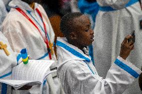 Pope Francis in audience with official student Catholic choral organization