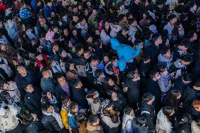 Tourists Flock To Chongqing During New Year's Day Holiday