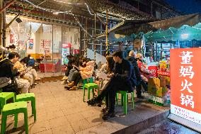 Tourists Flock To Chongqing During New Year's Day Holiday