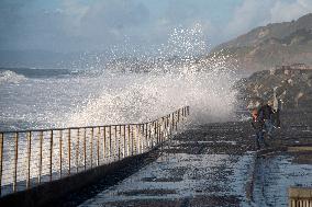 U.S.-CALIFORNIA-PACIFICA-HUGE WAVES