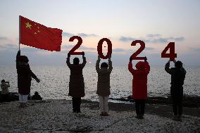 Citizens Welcome 2024 in Lianyungang