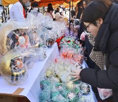 "Daruma" doll market in eastern Japan